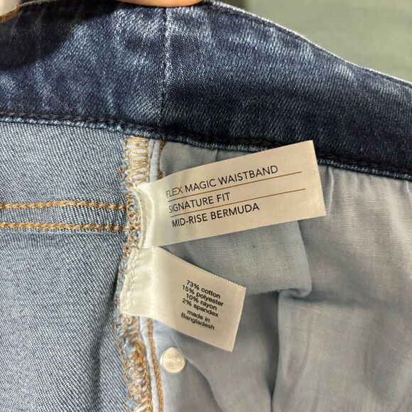 Lane Bryant Signature Fit Mid Rise Bermuda Shorts 26 Blue Flex Magic Waistband - Picture 6 of 9